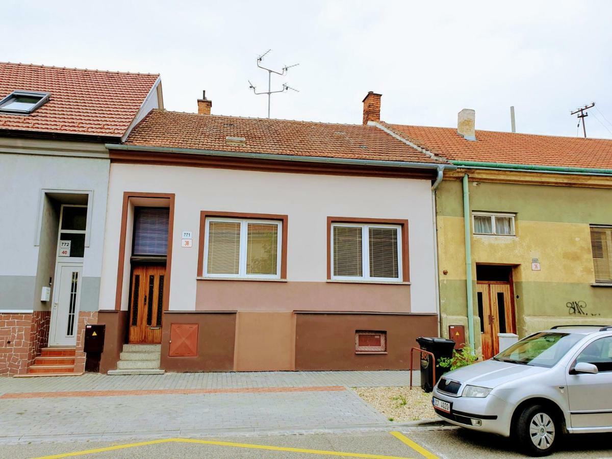 Cechovka Apartment Breclav Exterior photo